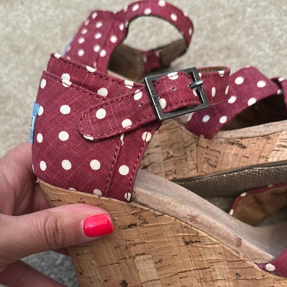 TOMS Women's Burgundy Polka Dot Wedge Cork Sandals 7.5 Open Toe Casual Party - Picture 8 of 10
